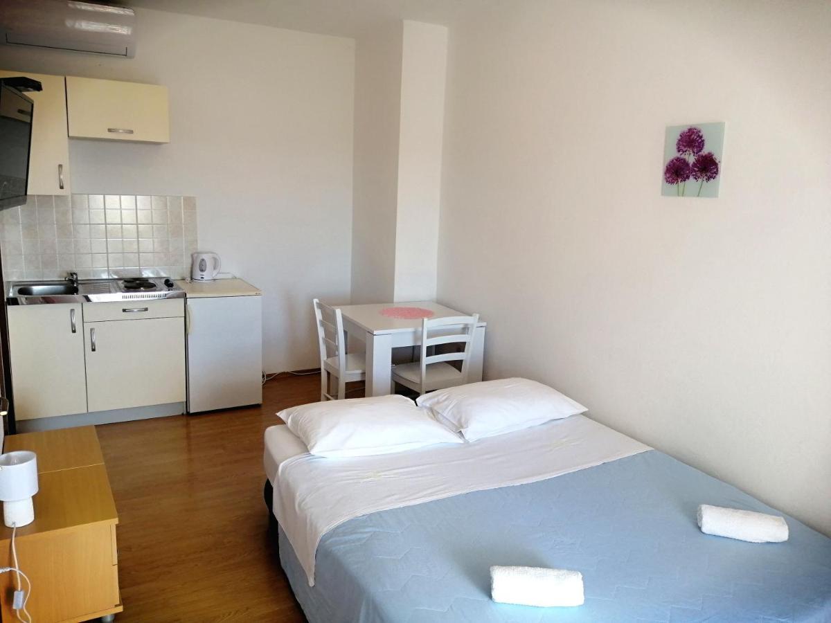 Apartments Dalmatian Stone House Turanj Extérieur photo
