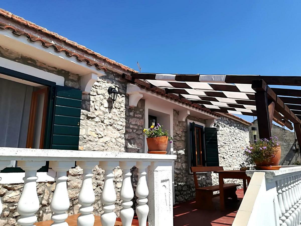 Apartments Dalmatian Stone House Turanj Extérieur photo